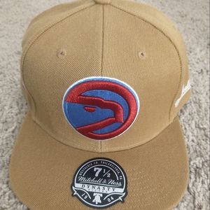 Mitchell & Ness Atlanta Hawks NBA Fitted Hat size:7 1/2 color:Tan